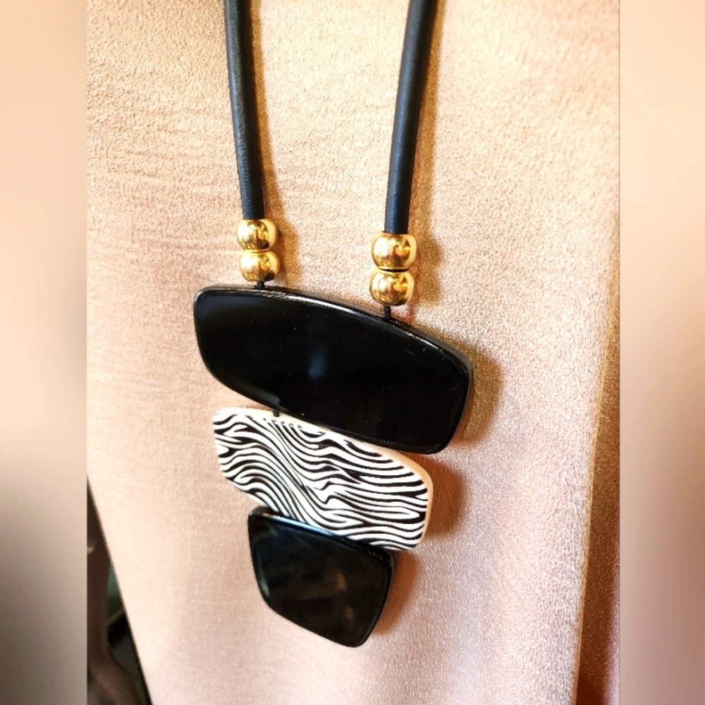 Zebra print Statement Necklace - Reversible😍 - Picture 15 of 16